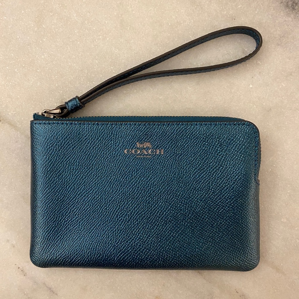 Teal wristlet for ladies - NWOT